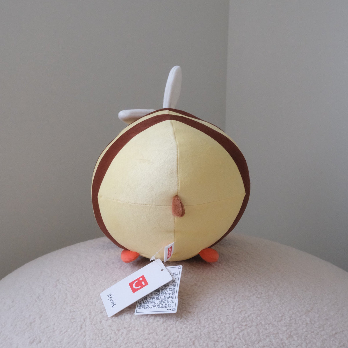 Dundun chicken bee back with white wings and MINISO product tags